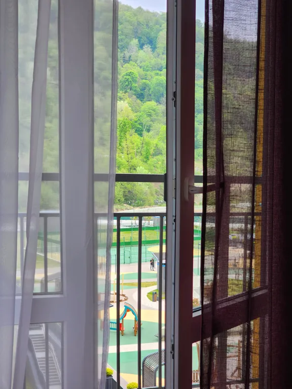 Просторная студия с балконом