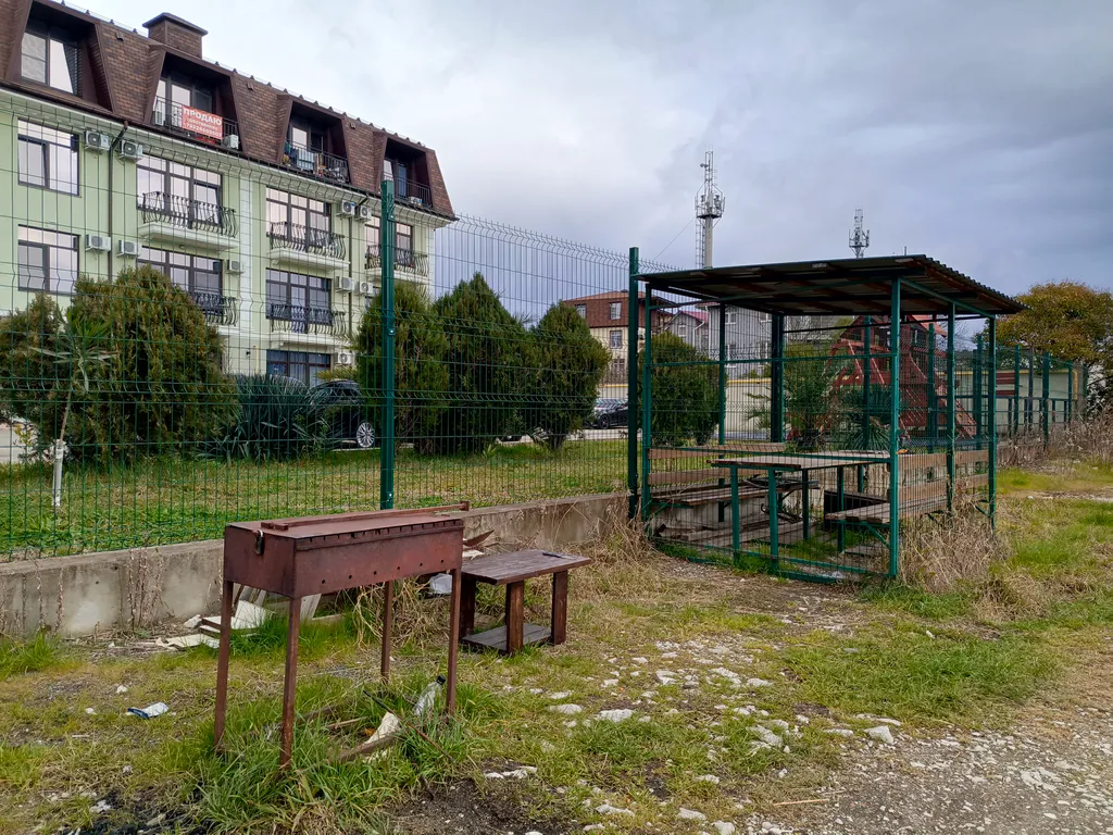 Студия с панорамным окном в Сириусе