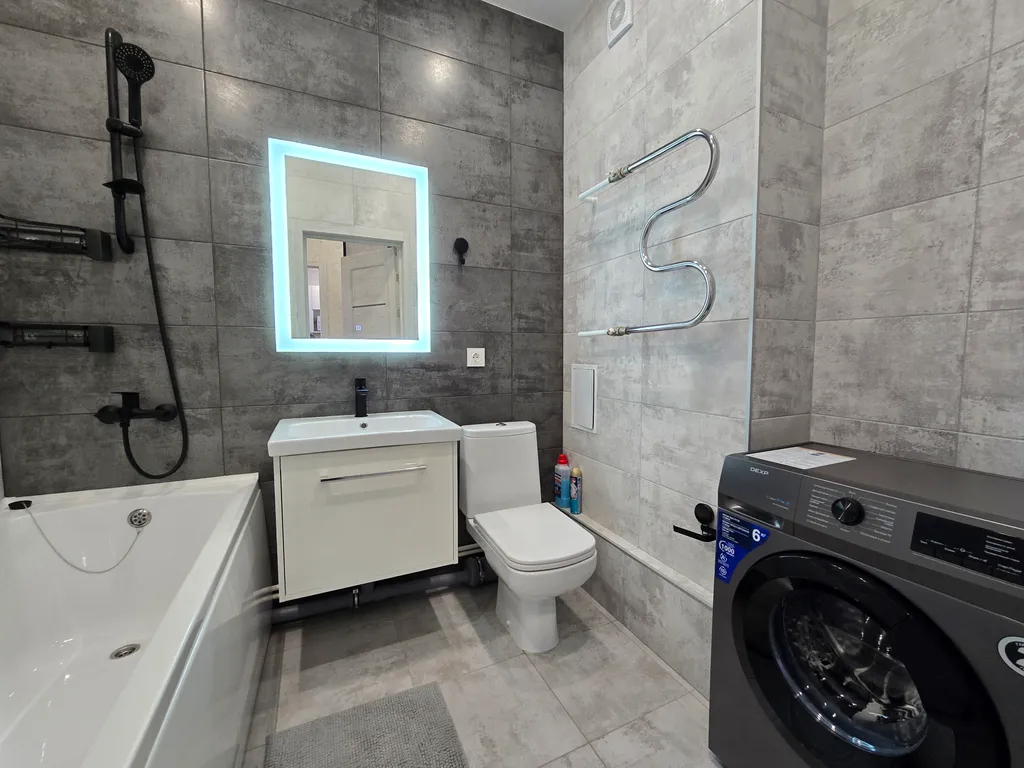 Новая полноценная квартира с балконом на Бульваре