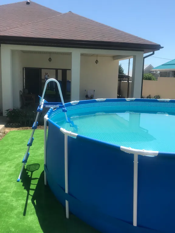 Двухместный номер в частном доме с бассейном, летней кухней