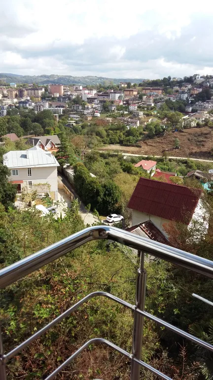 Современная уютная квартира в Сочи  с балконом.С красивыми видом .