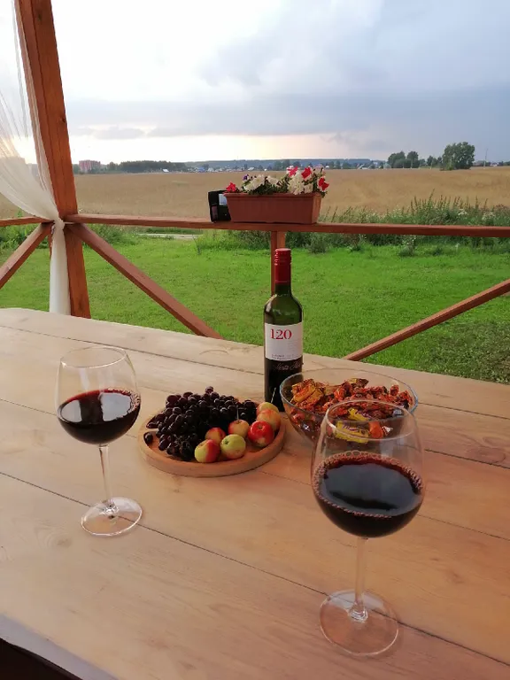 Дом в окружении природы