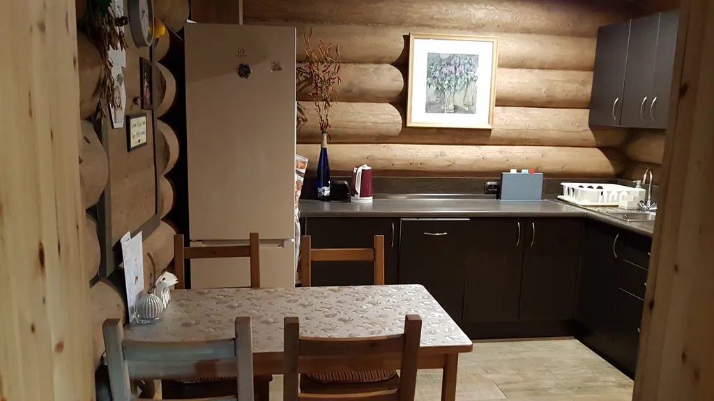 Большой дом с камином и террасой