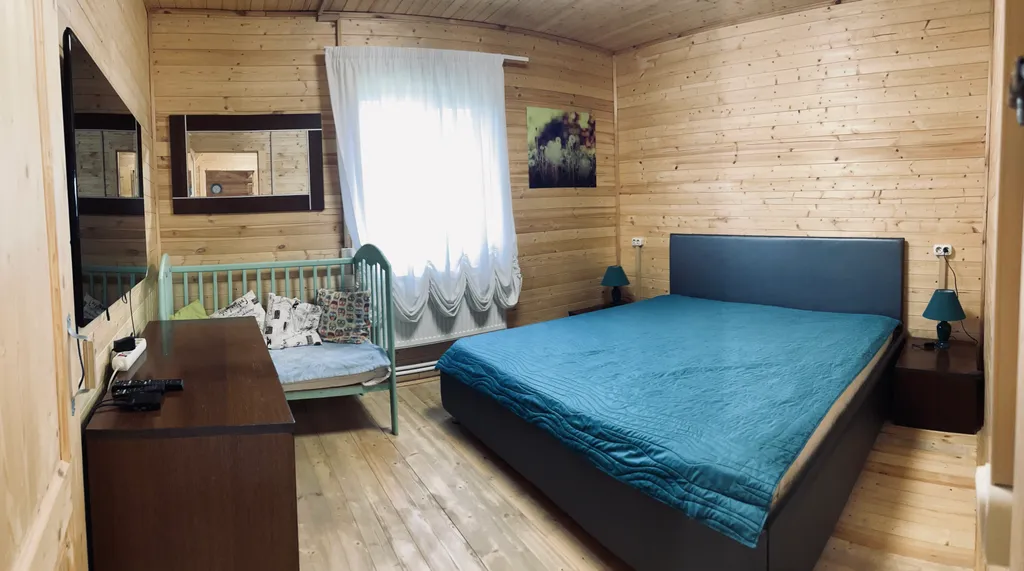 Уютный деревянный дом в тихой деревне