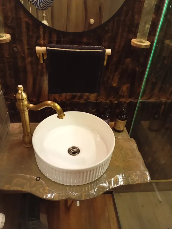 Изба с уютом детства, деревенский дом с баней и русским бытом