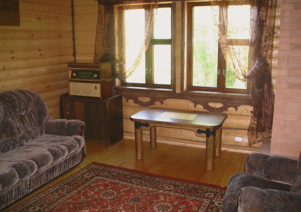 Бревенчатый коттедж на озере Селигер