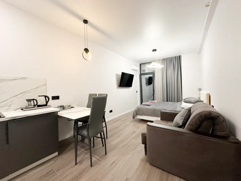 Дизайнерская студия Ls-steel love с видом на море с 13 этажа