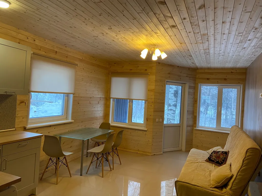 Коттедж 4+2 с сауной на берегу медного озера