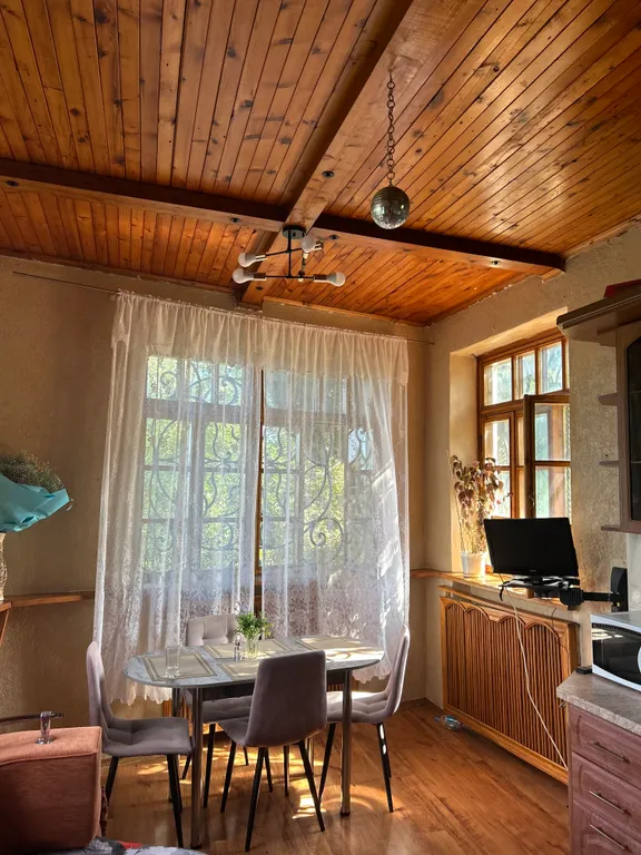 Квартира в коттедже возле набережной — аренда посуточно в Ялта