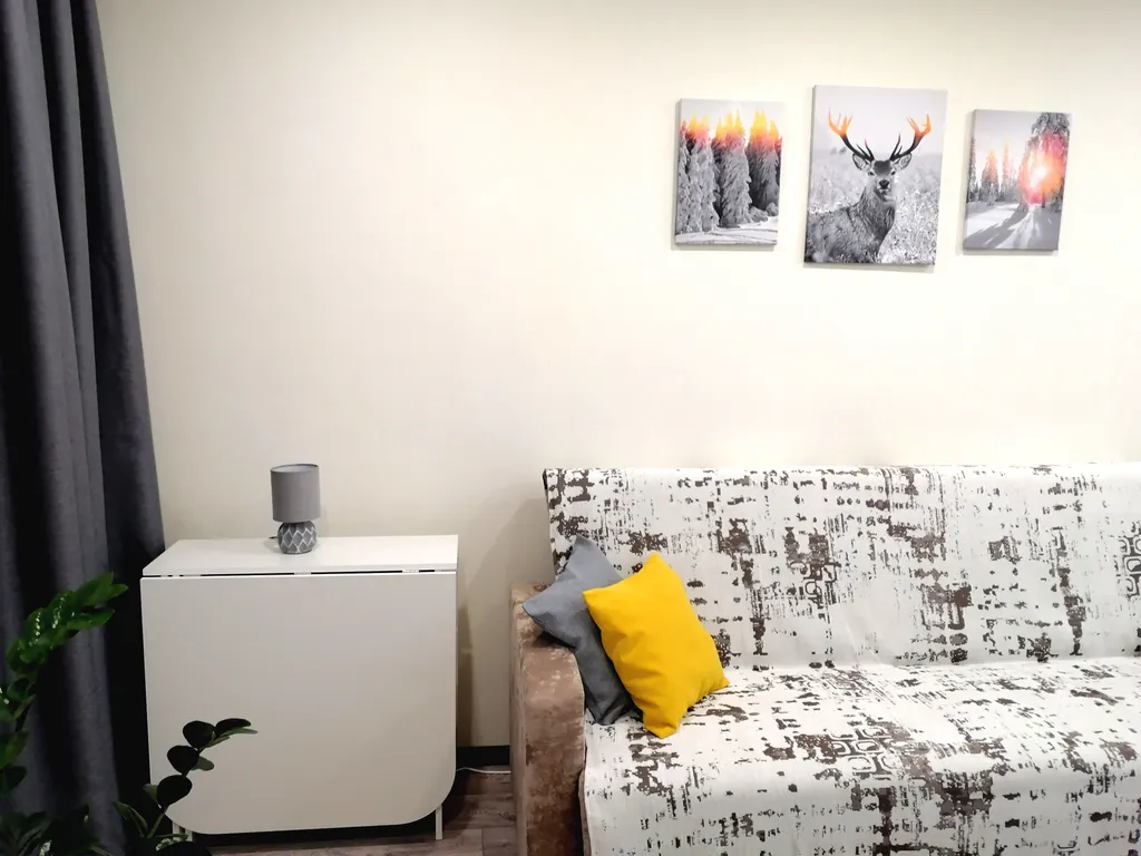 Уютная и тёплая квартира в центре города. Столовая расположена  в доме