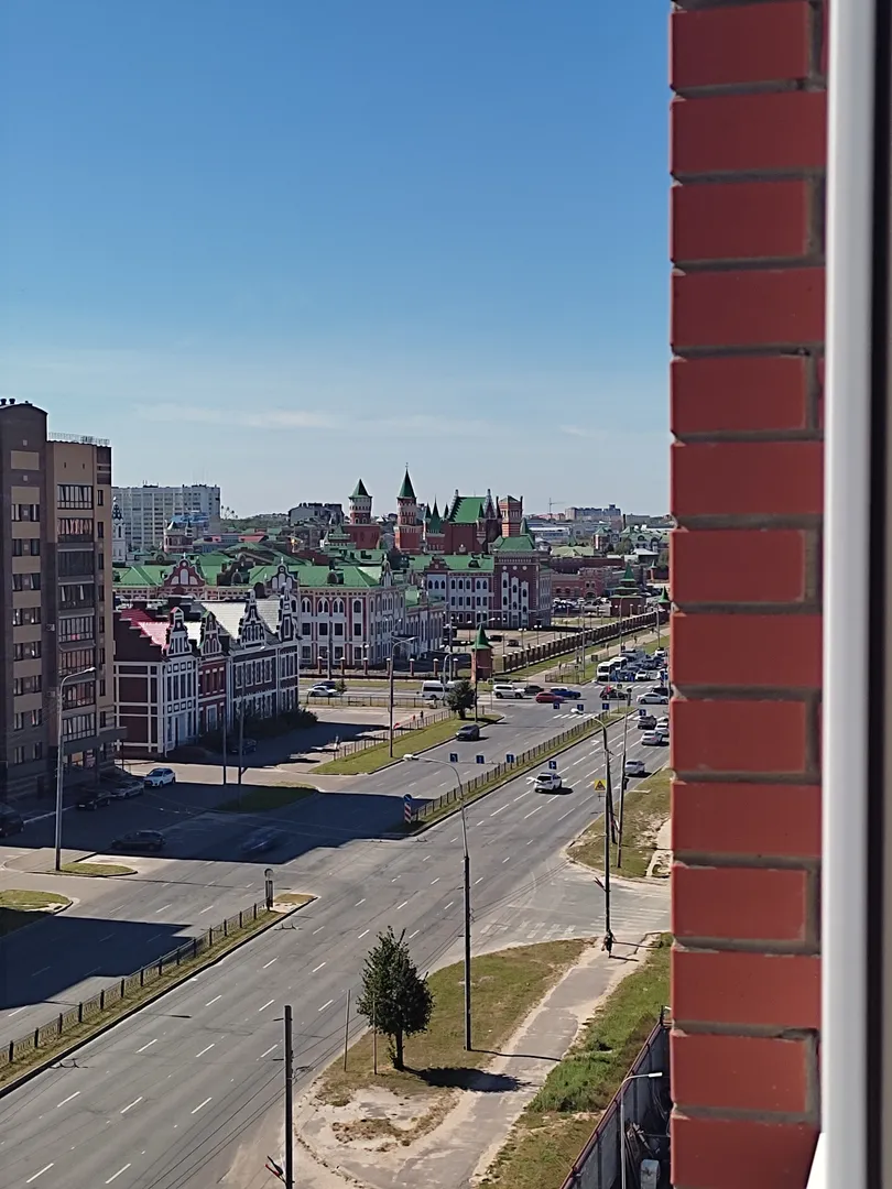 Вид с балкона в сторону Набережной, рядом с "Ареной".