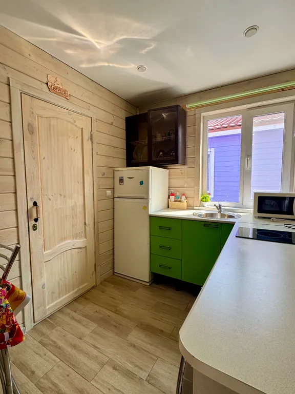 Уютный домик на берегу