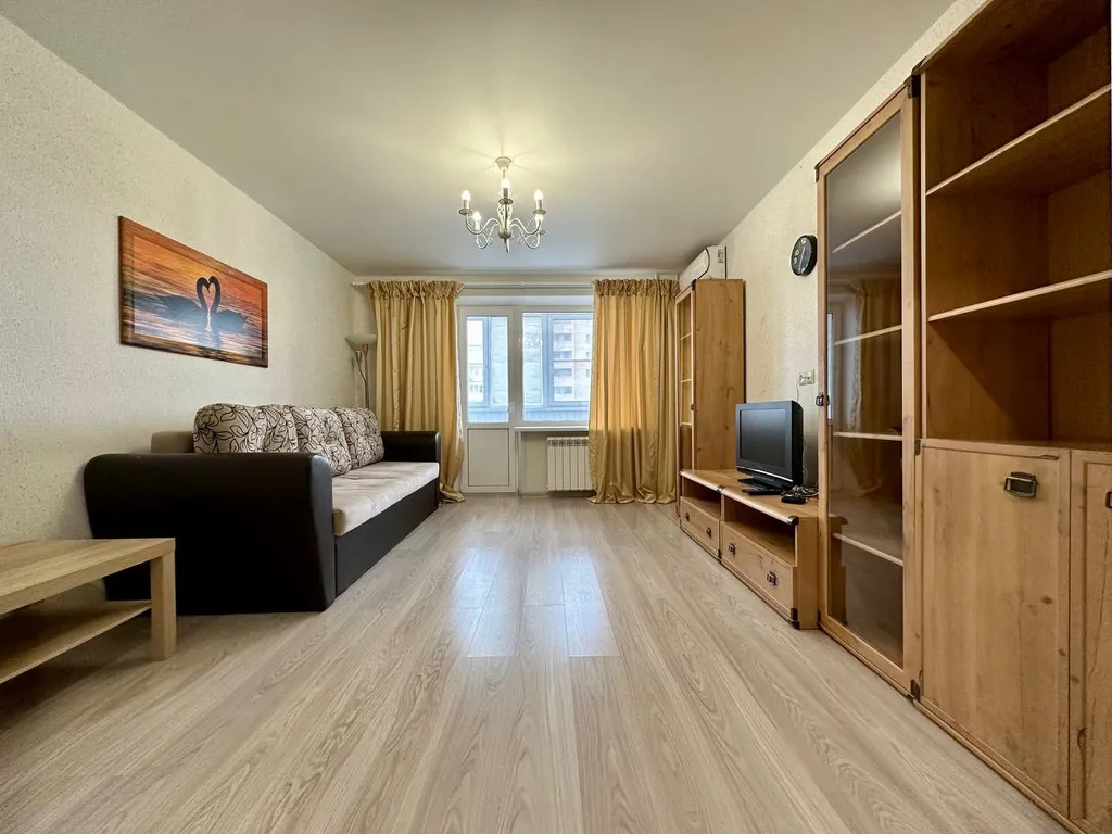 Просторная трехкомнатная квартира в тихом районе города — аренда посуточно в Тольятти