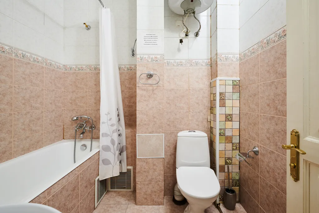 Двенадцать стульев на Тверской