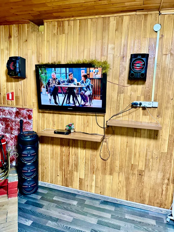 Коттедж в живописном месте с большой территорией