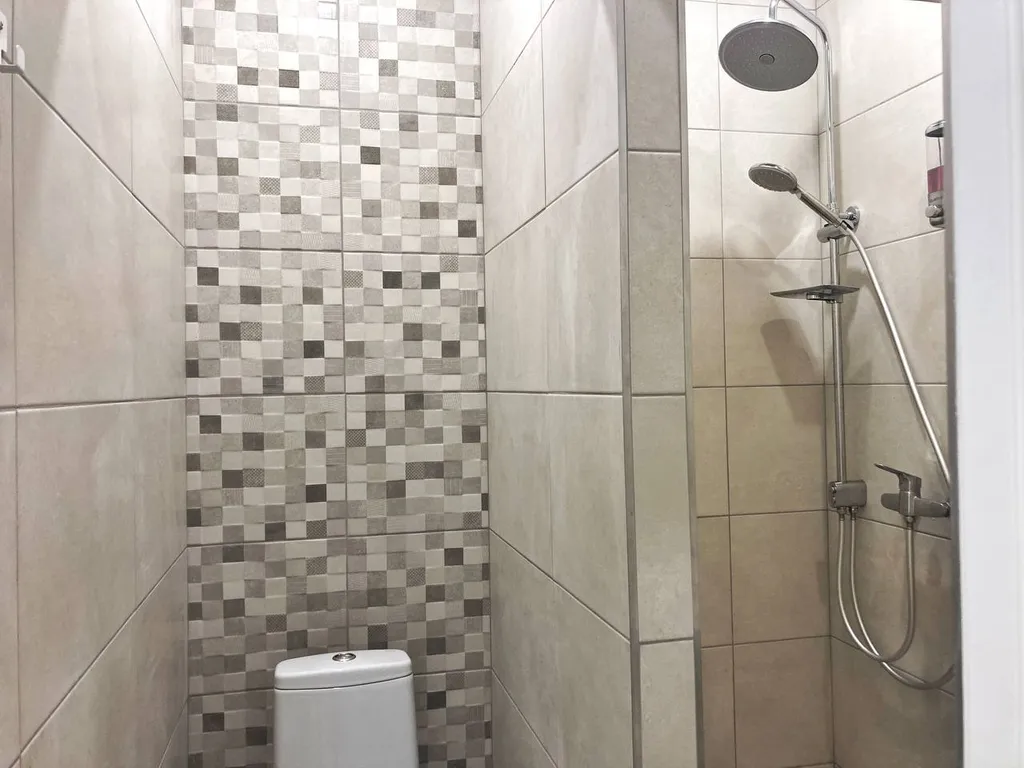 Улучшенный четырёхместный номер с балконом и видом на горы