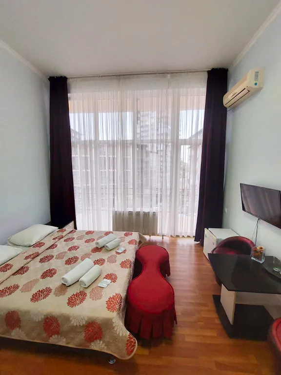 Двухместный номер с двуспальной кроватью и балконом