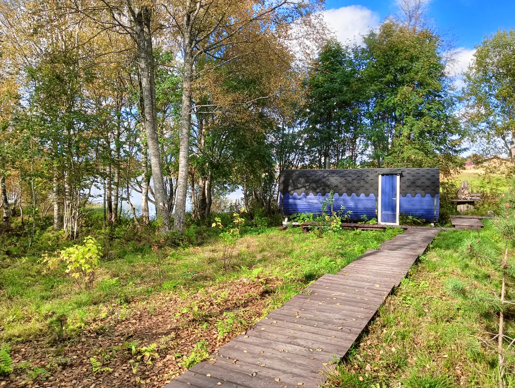 Дом на берегу озера