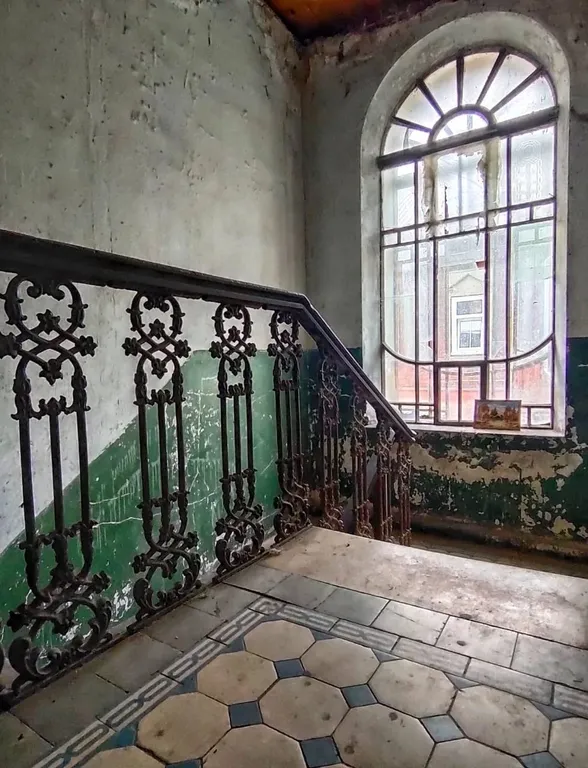 Квартира в самом центре в старинной усадьбе в стиле модерн с балконом