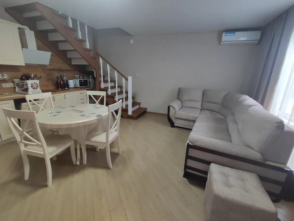 Дом у моря с бассейном