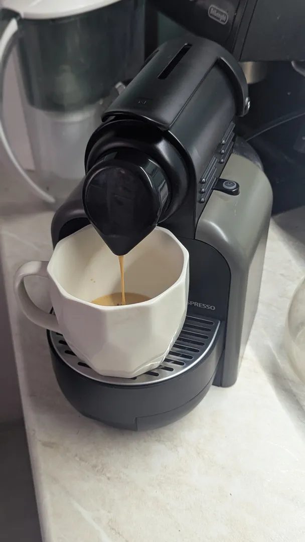 Кофемашина капсульная  Delonghi Nespresso 