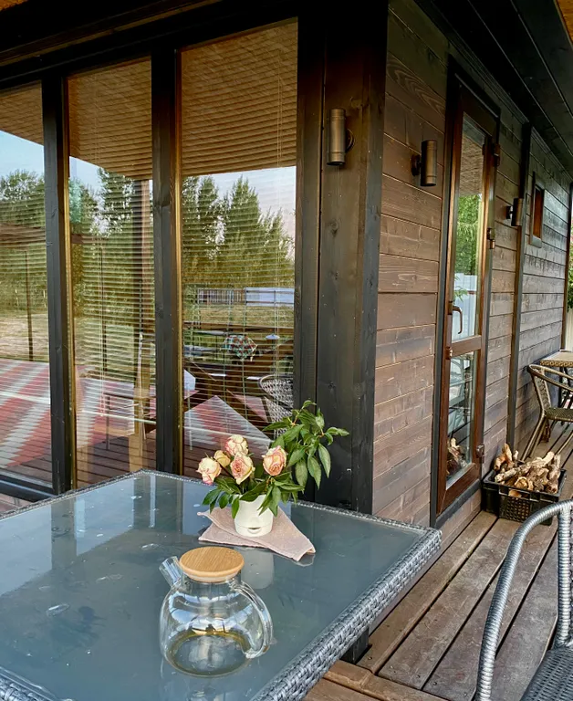 Домик у озера