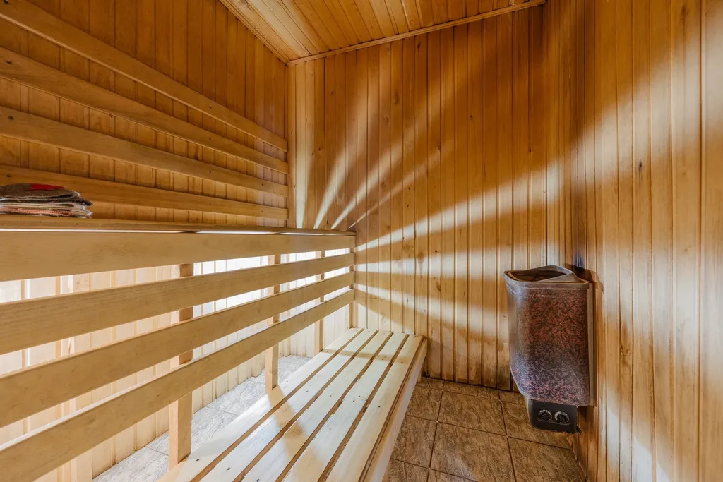 Дом с бассейном и сауной