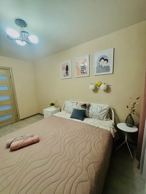 Уютная двухкомнатная квартира с видом на пруд