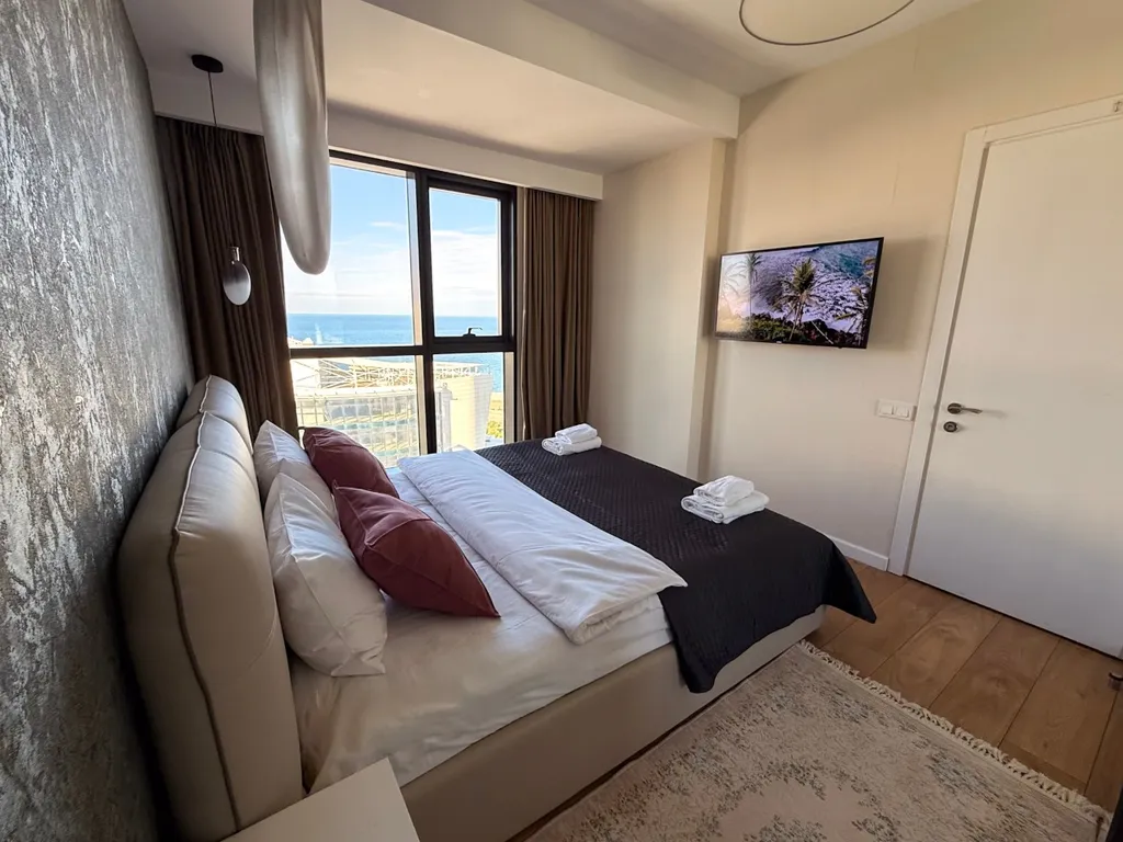 Трехкомнатная квартира на берегу моря, Porta Batumi Tower