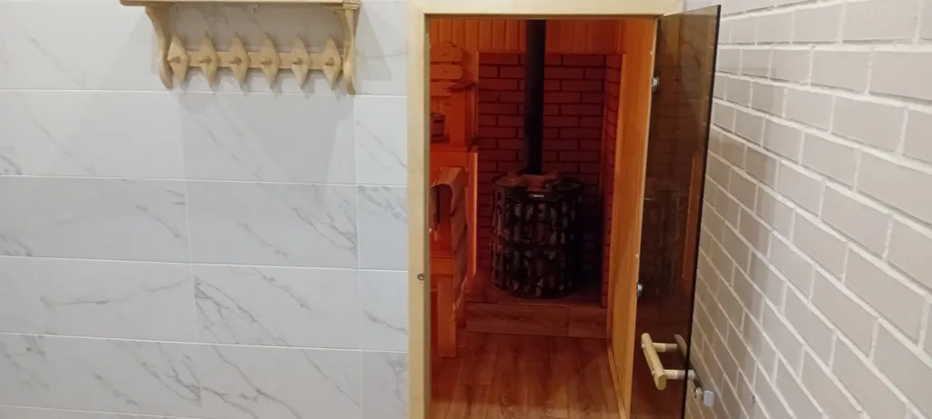 Дом с баней и бассейном