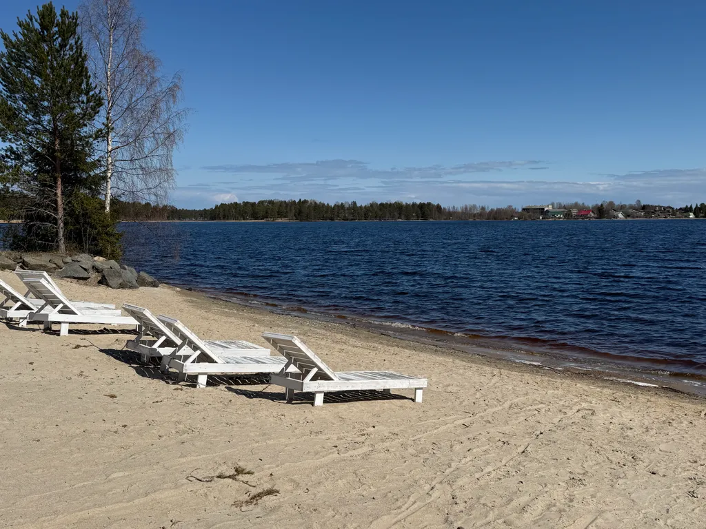 Дом на берегу озера Лососинное