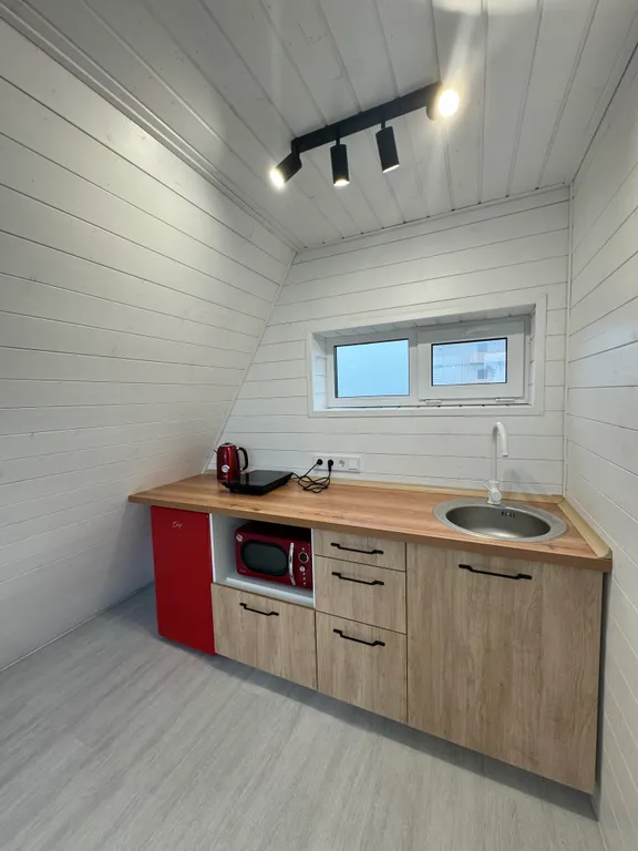 Глэмпинг А-фрейм с видом на море и теплым бассейном