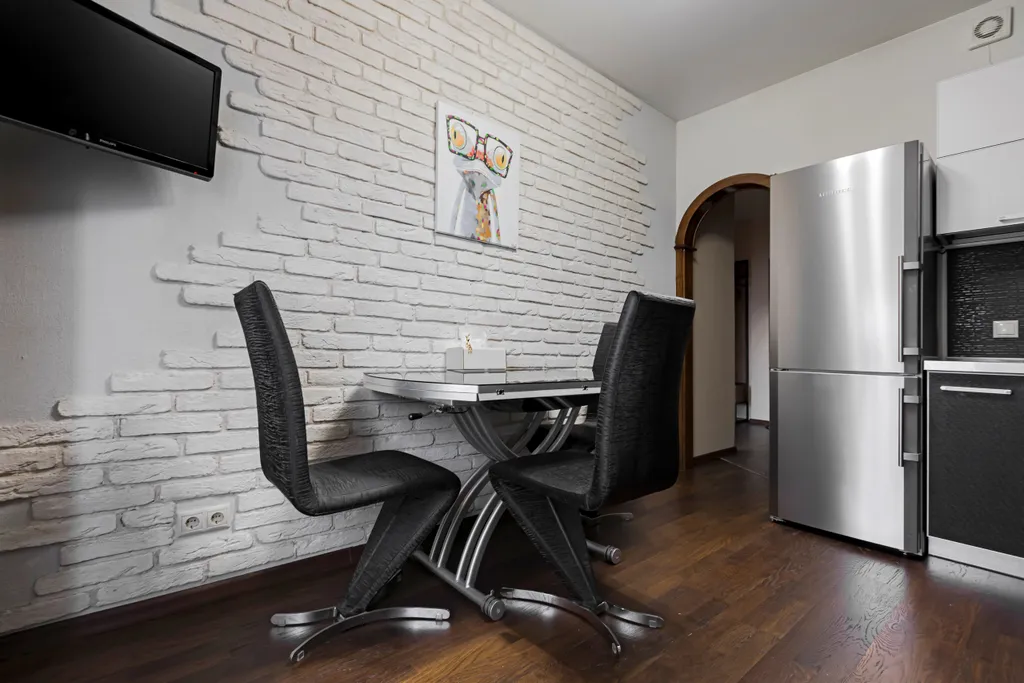 Современная уютная квартира с балконом рядом с метро и ТЦ