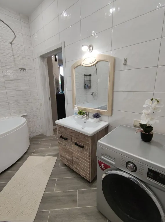 Дом в центре города рядом с набережной