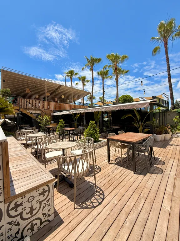 Трехкомнатная квартира на первой береговой линии