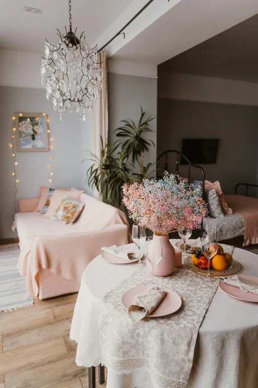 Дизайнерские апартаменты с панорамными окнами под крышей