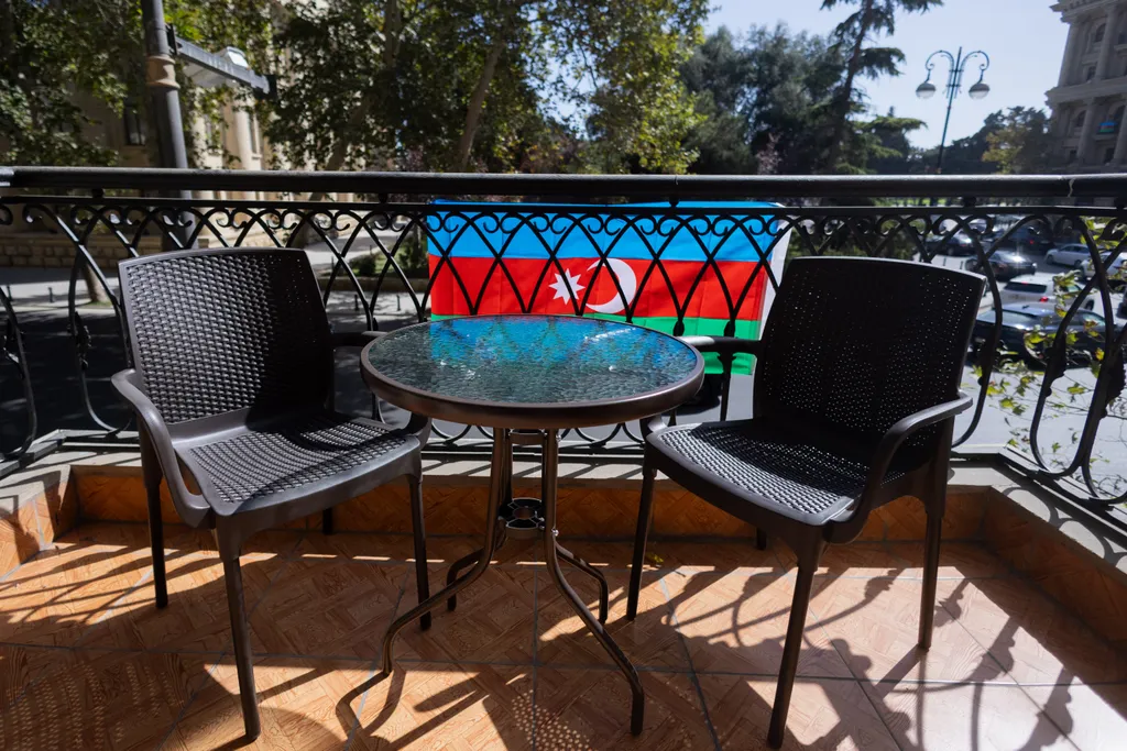 Квартира с видом на бульвар в центре города