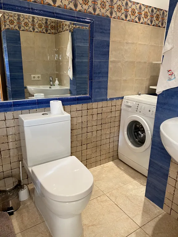 Домик с баней и террасой рядом с фонтанами Петродворца