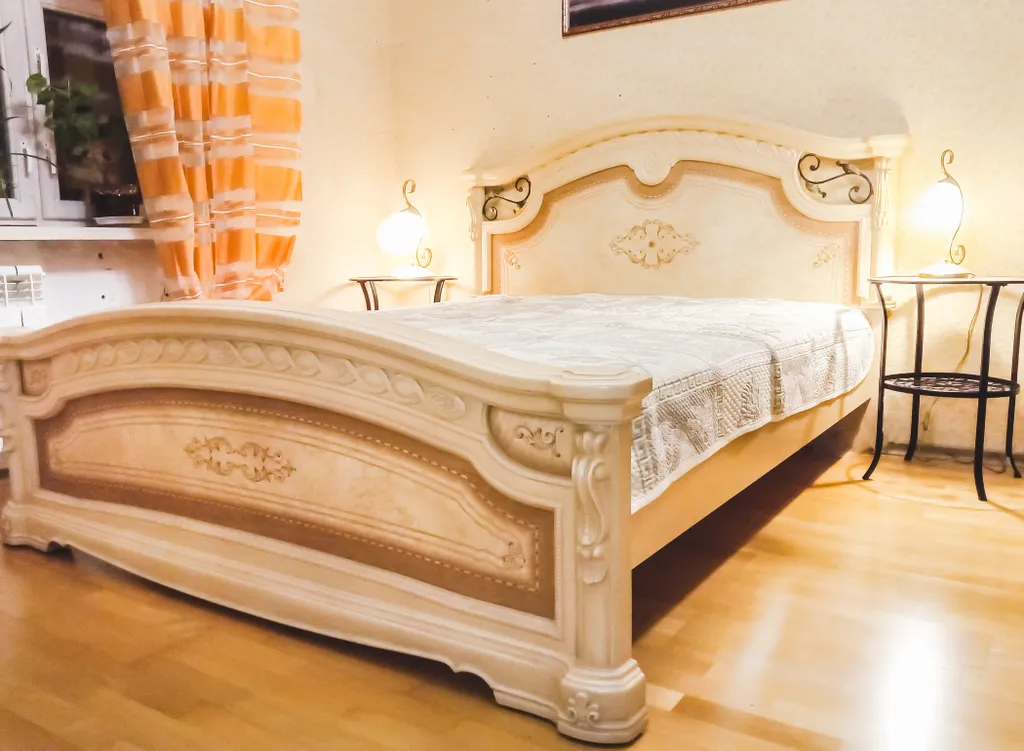 Трёхкомнатная квартира в центре на площади Ленина