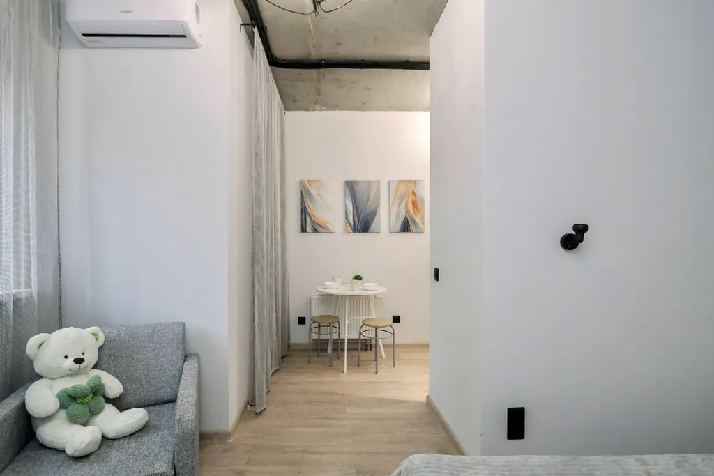 Милeйшaя студия с балконoм в центре гоpодa