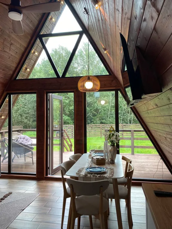 Дом с ковром