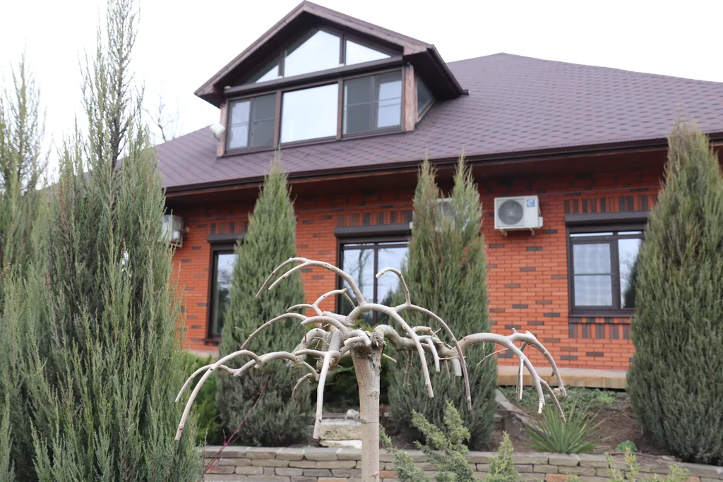 Загородный дом-шале "Pinebrook", аренда, у реки Дон. Сезонный бассейн.