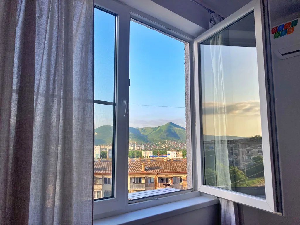 Стандартный двухместный номер с большой кроватью и видом на горы