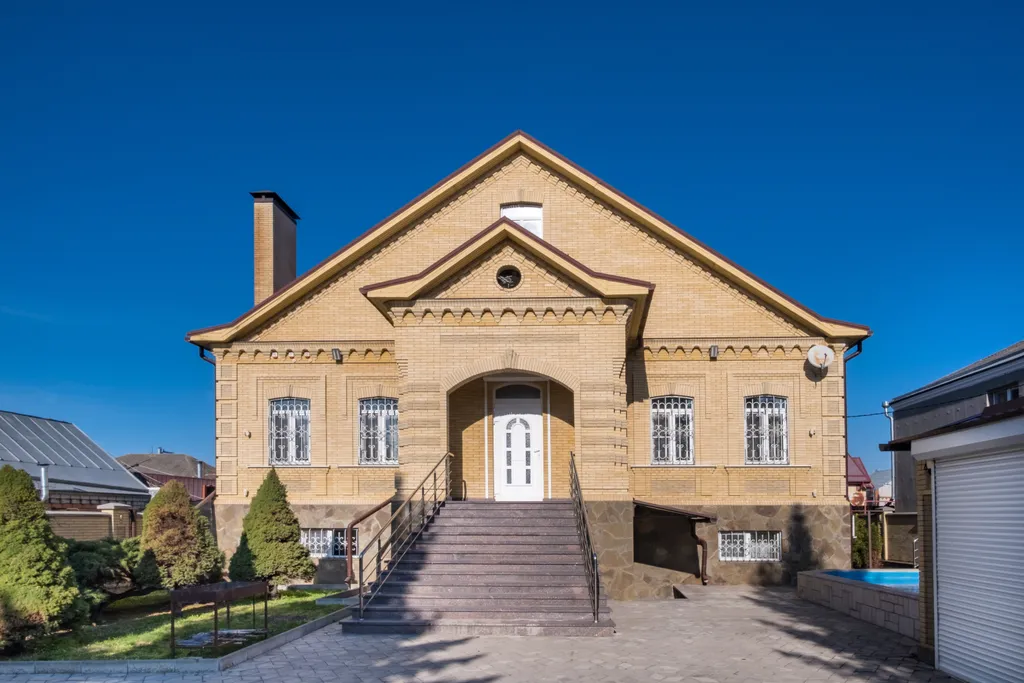 Просторный дом, бассейн с подогревом