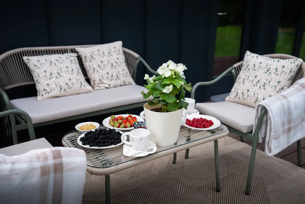 Наедине - дом в лесу