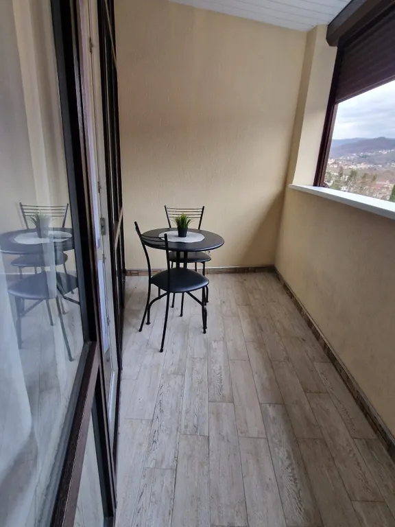 Уютный апартамент с балконом и видом на горы в Лоо Боярд