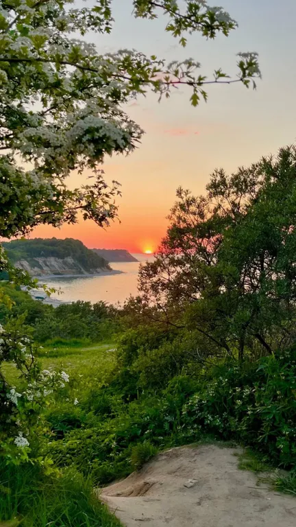 Прибрежный уголок для отдыха на природе