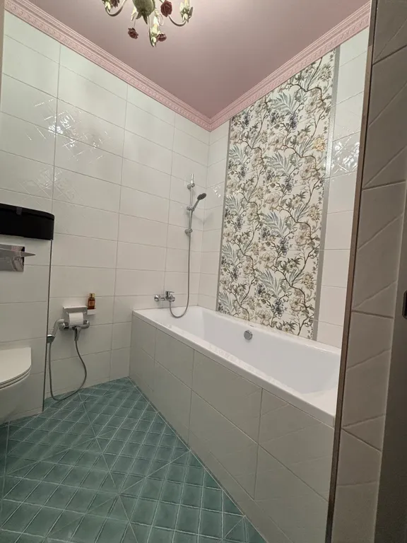 Огромная квартира на набережной