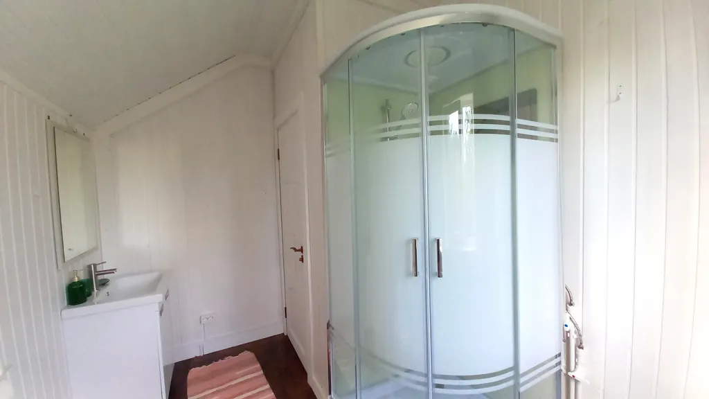 Дом в 2 километрах от озера