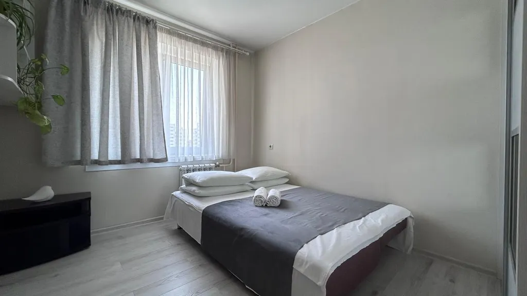 Современная трехкомнатная квартира с большой кухней